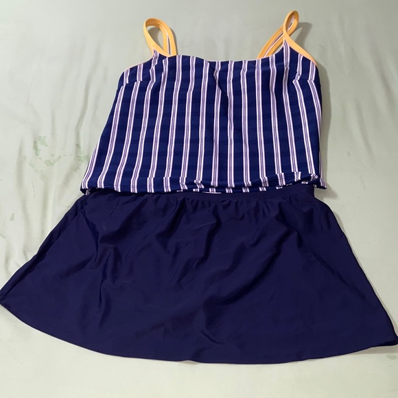 Liz Claiborne Other - 2 Piece Bathing Suit Top & Bottoms With Skirt 16